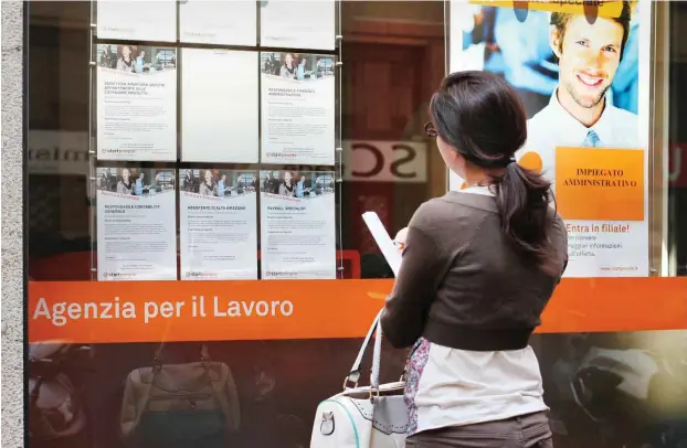  ?? Foto: imago/Milestone Media ?? Von den Arbeitsämt­ern erwartet Italiens Jugend nur noch wenig.