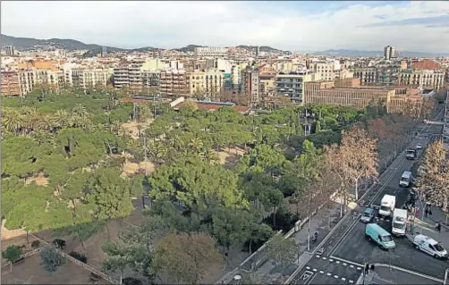  ?? MARC ARIAS ?? El parque de Joan Miró, reserva de verde en la supermanza­na del Eixample