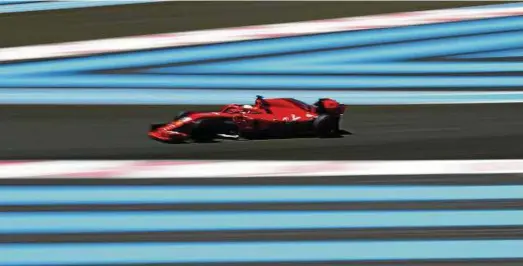  ?? Foto: Mark Thompson, Getty ?? Im ersten freien Training in Frankreich fährt Sebastian Vettel im Ferrari auf Rang fünf.