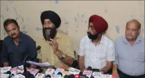  ?? ?? RTI activist Balvinder Singh interactin­g with media persons at Jammu on Saturday. Picture Source: Excelsior/Rakesh