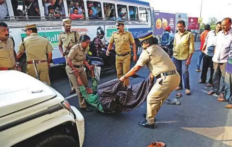  ?? Reuters ?? Police detain a woman belonging to the Dalit community, in Kochi yesterday, as she shouts slogans during a nationwide strike organised by various Dalit organisati­ons.