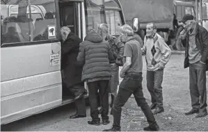  ?? AZIZ KARIMOV/AP ?? Ethnic Armenian men from Nagorno-karabakh get on a bus leaving the region Sunday. About 80% of the area’s ethnic Armenians have left.