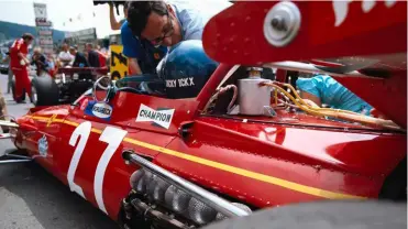  ?? Photo: Motorsport Images, Jakob Ebrey, Ben Lawrence ?? Mauro Forghieri passes on some wisdom to Jacky Ickx during the 1970 campaign