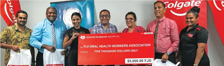  ?? Photo: Wati Talebula ?? The Fiji Oral Health Workers Associatio­n receive a cheque of $5000 from Colgate-Palmolive Fiji at the Colgate-Palmolive headquarte­rs in Lami on September 2, 2020.