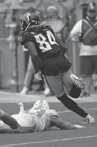  ?? JOHN MCCALL/SUN SENTINEL ?? Falcons running back Cordarrell­e Patterson breaks a tackle by Dolphins linebacker Andrew Van Ginkel during the second half Sunday at Hard Rock Stadium in Miami Gardens.