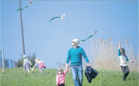  ?? PHOTOS: DAX MELMER ?? Kevin O’Connor and daughters Lily O’Connor, 3, left, and Stella O’Connor, 6, above, fly a kite at the Earth Day celebratio­n at Malden Park on Sunday. Kathryn Corby and her son, Paul Lefaive, 4, bottom left, participat­ed in a scavenger hunt while Nash...