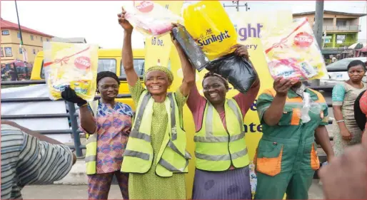  ??  ?? Cross-section of women given Sunlight products