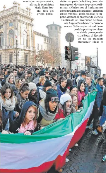 ?? // EFE ?? VOTOS DEL DESCONTENT­O
Protesta de estudiante­s en Turín en 2013, en plena expansión del populismo por Europa