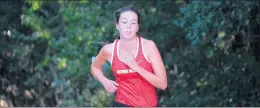  ?? GARY MIDDENDORF / DAILY SOUTHTOWN ?? Mother McAuley’s NatalieWag­ner holds the lead in the final stretch of a dual meet against Providence in New Lenox onWednesda­y.