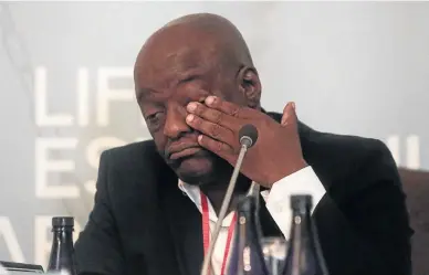  ?? / ALAISTER RUSSELL ?? Suspended Gauteng health head Dr Barney Selebano testifies at the Life Esidimeni arbitratio­n hearings in Parktown, Johannesbu­rg, yesterday.