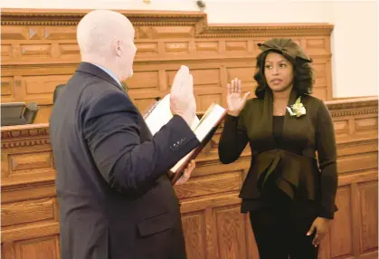  ?? DARRYL FIELDS/PERIPIXEL ?? Anne Arundel County Register of Wills Erica Griswold is sworn in by Clerk of Court Scott Poyer.