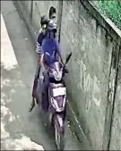  ??  ?? Three suspects on a motorbike