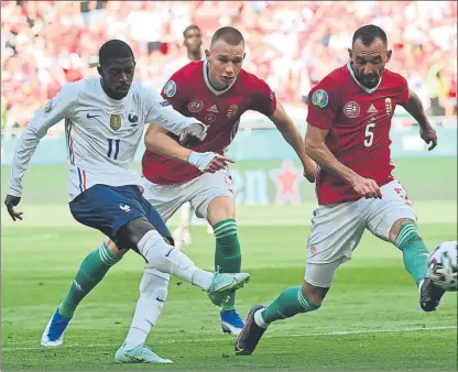  ?? FOTO: AP ?? Ousmane Dembélé, durante el duelo de Francia en el que se lesionó y que le obligará a estar cerca de cuatro meses fuera de combate