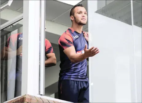  ?? Picture: GERHARD DURAAN, BACKPAGEPI­X ?? GIVE US A BREAK, WEATHER GODS: Dane Paterson checks to see if it is still raining from the Cape Cobras’ changing-room at Kingsmead yesterday.