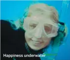  ??  ?? Happiness underwater