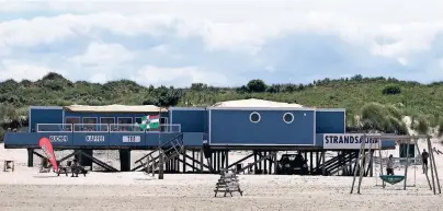  ?? FOTOS (2): LARISSA LOGES ?? Die Strandsaun­a auf Borkum öffnet jede Saison zum 1. Mai – dann ist es an der See noch ziemlich ruhig.