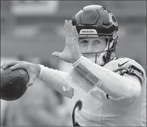  ?? AP file photo ?? Former Chicago Bears quarterbac­k Jay Cutler is bypassing the broadcasti­ng booth for the 2017 season, choosing instead to sign a one-year deal with the Miami Dolphins to replace injured Ryan Tannehill.