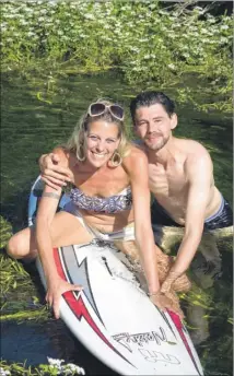  ?? Picture: Chris Davey FM3895273 ?? Clare Rigden and Terry Chittenden out for a paddle in the Stour in Westgate Gardens