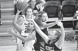  ?? KENNETH K. LAM/BALTIMORE SUN ?? Loyola Maryland’s Taleah Dixon, left, goes up for a shot against Bucknell’s Abby Kapp during a game Sunday at Reitz Arena.