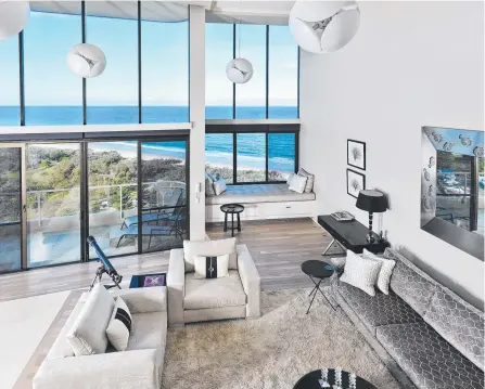  ??  ?? The Pintari penthouse at 71/3 Cunningham Ave, Main Beach, has been bought by a Melbourne family.