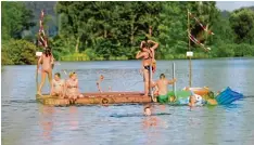  ?? Archivfoto: Bernhard Weizenegge­r ?? So sah es noch vor wenigen Jahren auf dem See aus, als die Plattform rege genutzt wurde.