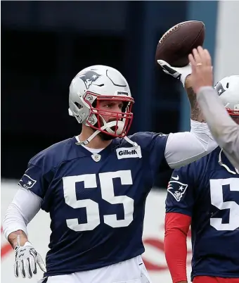  ?? PHOTOS BY NANCY LANE / BOSTON HERALD ?? ON THE BALL: Linebacker John Simon (left) tosses the ball around during yesterday’s practice in Foxboro.