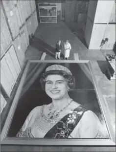  ?? RON BULL, TORONTO STAR ?? The huge, and heavy,painting ofQueen Elizabeth II that hung from the rafters at WinnipegAr­ena for 20 years is stored in Whitby.