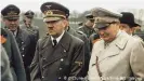  ??  ?? Hermann Göring (r.) machte Hitler 1935 den Welfenscha­tz zum persönlich­en Geschenk