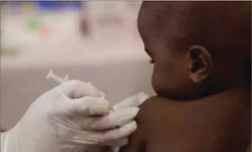  ??  ?? A child receiving measles vaccine