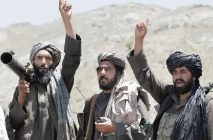  ??  ?? HERAT: Taleban fighters react to a speech by their senior leader in the Shindand district of Herat province, Afghanista­n, in this file photo. — AP