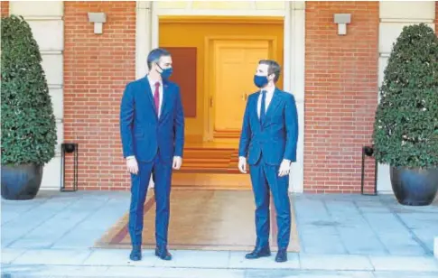  ?? // JAIME GARCÍA ?? Pedro Sánchez y Pablo Casado, durante un encuentro en La Moncloa.