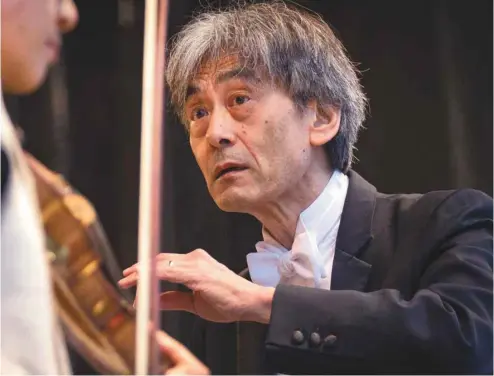  ?? JACQUES NADEAU LE DEVOIR ?? Kent Nagano dirigeait jeudi soir à Pierrefond­s un concert au bénéfice des sinistrés des inondation­s.