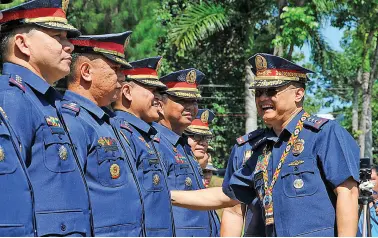  ?? BING GONZALES ?? POLICE Lt. Gen. Archie Francisco Gamboa exchanges light moments with officers of Davao Police Regional Office during his arrival for the 118th Police Service anniversar­y held at Camp Quintin Merecido in Barangay Communal, Buhangin District Thursday morning. Now the deputy chief for operations of the Philippine National Police, Gamboa was previously assigned as the informatio­n officer of the Davao police regional office.