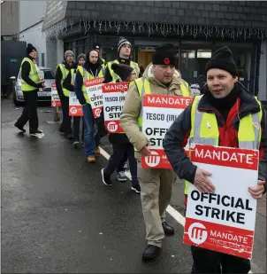  ??  ?? Tesco workers picketing outside the store last Friday morning.