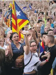  ?? EMILIO MORENATTI / THE ASSOCIATED PRESS ?? Thousands of people celebrate Catalonia’s declaratio­n of independen­ce outside the Catalan parliament in Barcelona, Spain, on Friday.