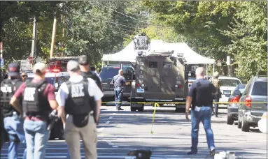  ?? Arnold Gold / Hearst Connecticu­t Media ?? New Haven, state and federal law enforcemen­t officials went to the scene of shootings on Elm Street in New Haven on Saturday.