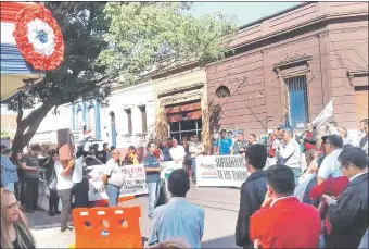  ??  ?? Sindicatos rechazaron el último viernes el proyecto de ley y preparan más protestas.