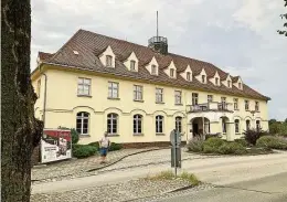  ?? Archivfoto: Sascha Klein ?? Das Laubuscher Kulturhaus ist neben der Schule und der Kirche das dritte markante Gebäude am Marktplatz der Gartenstad­t Erika.