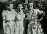  ??  ?? Top The last picture of the siblings together in 1943. From left to right: Piri, Berta, Imi, Lily and René. Above Lily (centre) and her sisters in 1945