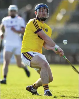  ??  ?? Midfielder Kevin Foley instigatin­g another Wexford attack.