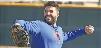  ?? JOHN ANTONOFF/SUN-TIMES ?? Eric Hosmer and other new members of the Cubs already are starting to form a bond.