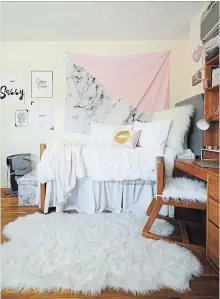  ?? WINNIE AU NYT ?? Getting comfortabl­e in a tiny, bare-bones room is no easy feat, but there are things that can be done to make it feel more like home. Interior designers who specialize in dorm design stress that the bed should be the focus of attention as it serves so many functions.