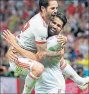  ?? REUTERS ?? Diego Costa (right) celebrates after scoring Spain’s matchwinne­r against Iran on Wednesday.