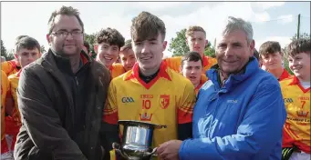  ??  ?? Sarsfields captain Conor Hillis with Dean Goodison and Bobby Goff at Sunday’s presentati­on.