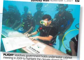 ?? ?? PLIGHT Maldives government holds underwater cabinet meeting in 2009 to highlight the climate change threat