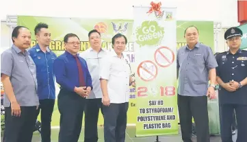  ??  ?? Dr Jerip (third right), Lim (second right) and others at the launch of ‘Say No to Styrofoam and Polystyren­e Plastic Bag’ campaign.