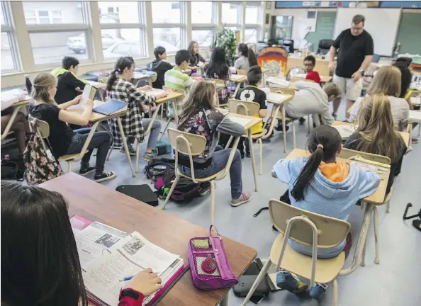  ?? SHAUGHN BUTTS ?? Students (not part of the U of A study) work in a classroom at Crestwood School. New research questions the “gifted” label.