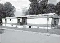  ?? Arkansas Democrat-Gazette/ELYSSA CHERNEY ?? A man and a woman were fatally shot Friday night in this mobile home at 15300 Vine St. in Alexander.