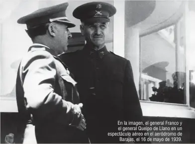  ??  ?? En la imagen, el general Franco y el general Queipo de Llano en un espectácul­o aéreo en el aeródromo de Barajas, el 16 de mayo de 1939.