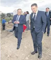  ??  ?? Ministar Anton Kliman za obilaska gradilišta hotela Porta Salonae